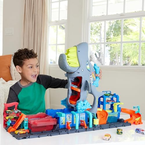 City Ultra Shark Car Wash & Color Reveal Toy Vehicle