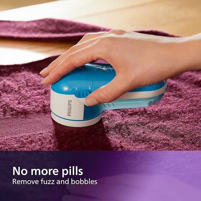 Philips Fabric Shaver, Removes Fabric Pills, Suitable for All Garments, Large Blade Surface, Cleaning Brush, Includes Batteries, Blue (GC026/00)