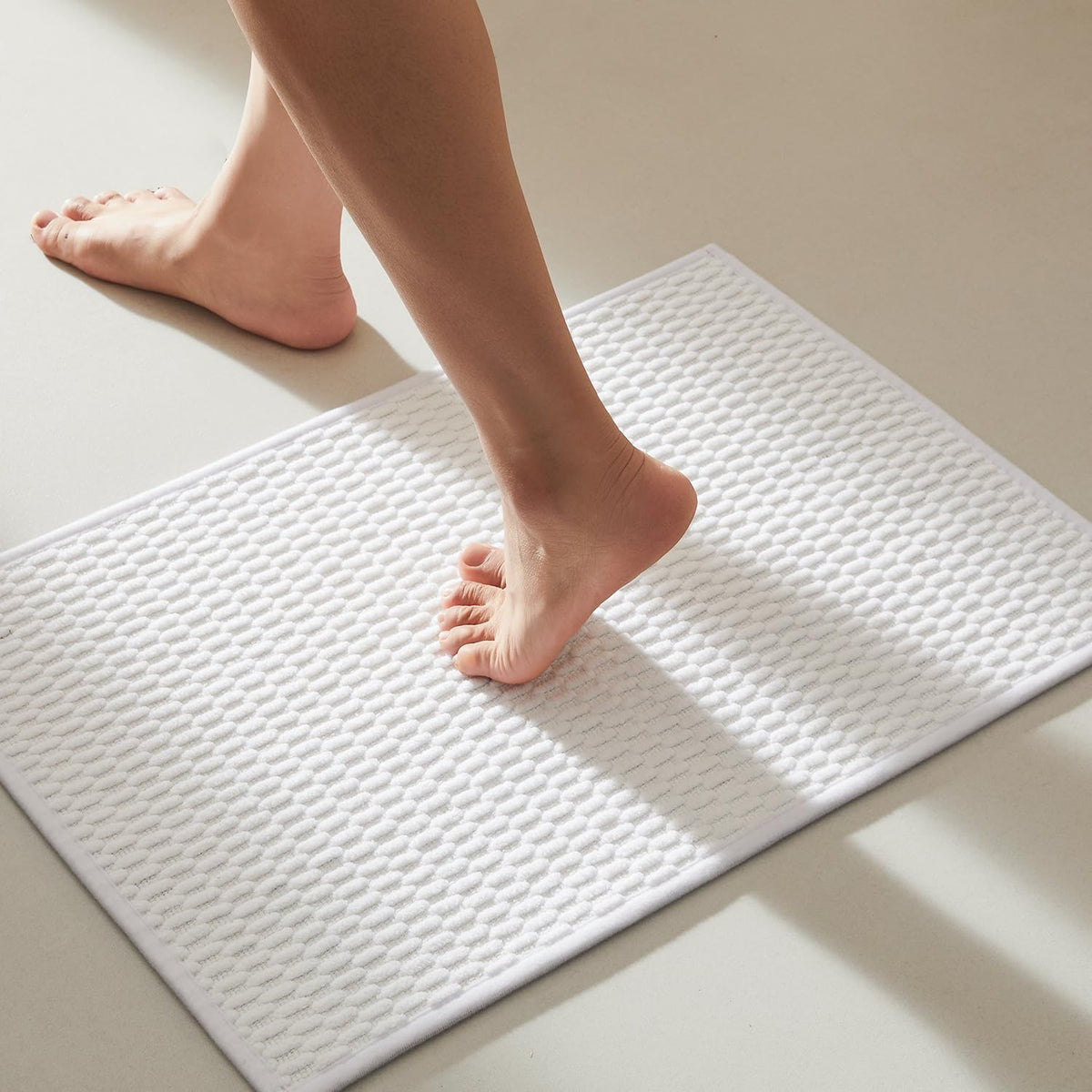 Bathroom Rugs Non Slip Washable, Super Absorbent Thin Bath Mat Small Quick Dry Low Pile Bathroom Rug, White 16"x24" / 1'4" x 2'