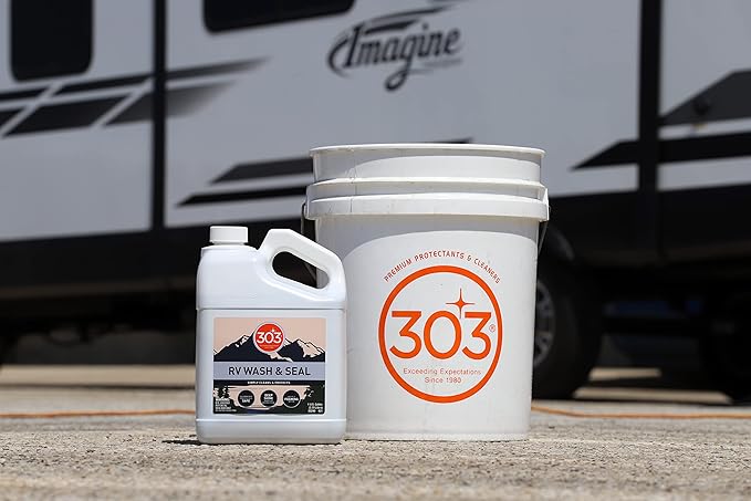 303 Products RV Wash & Seal - Clean, Streak-Free Finish, pH Neutral with High Foaming Formula, Provides A Deep Gloss Finish on RVs, Campers, Pop-ups, and Motorhomes, 1 Gallon (30240)